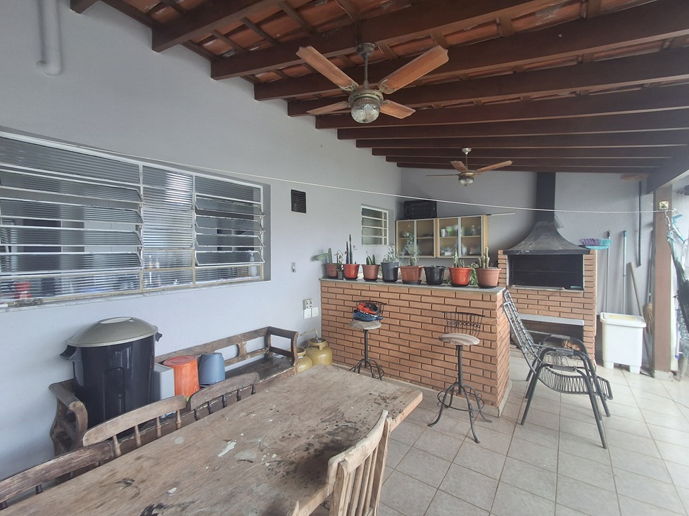 Casa ampla com 4 dormitórios e quintal na Vila Independência – Valinhos - Capello Imóveis